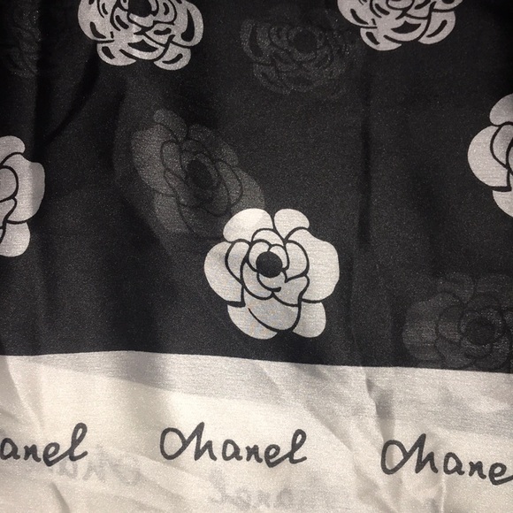 Chanel Rare wrap/Scarf - Picture 2 of 4